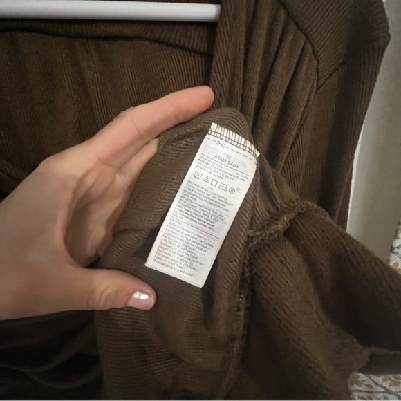 Banana Republic - Olive Green Top - Picture 4 of 5